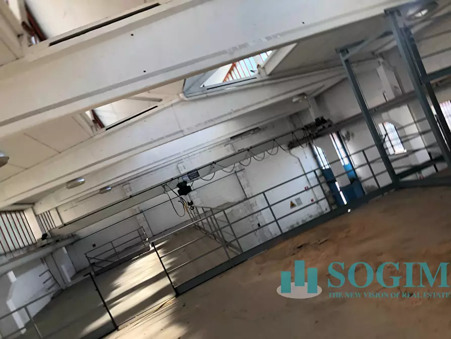 Immagine 21 di Capannone industriale in vendita  a Legnano