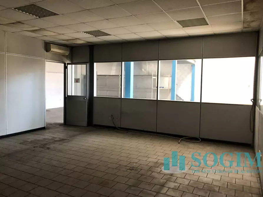 Immagine 28 di Capannone industriale in vendita  a Legnano