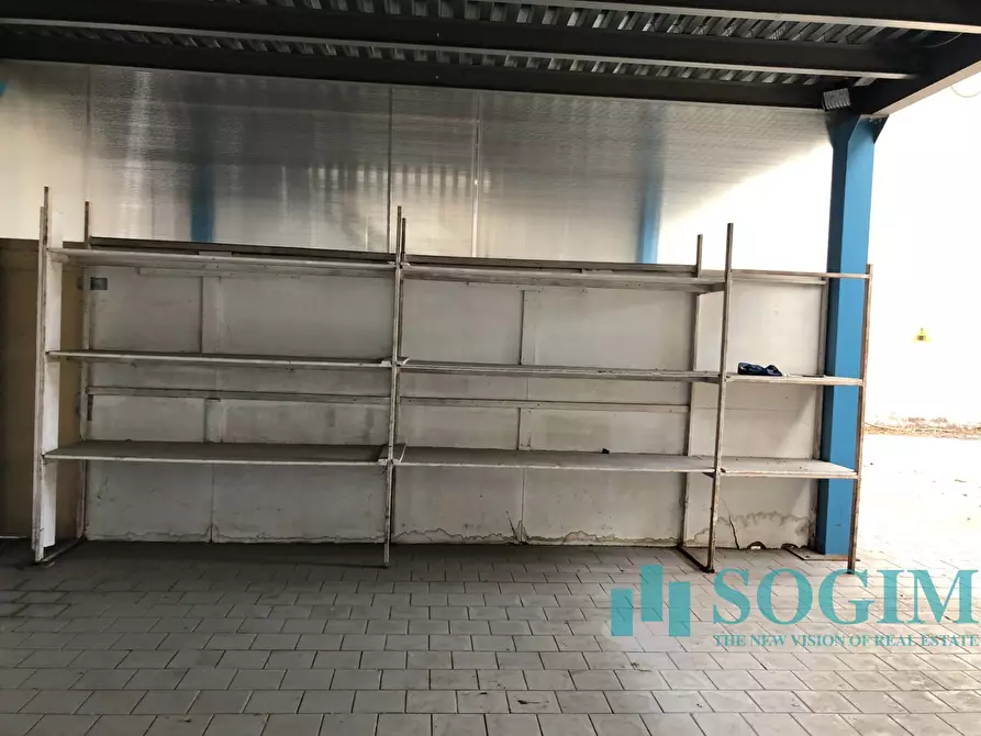 Immagine 29 di Capannone industriale in vendita  a Legnano