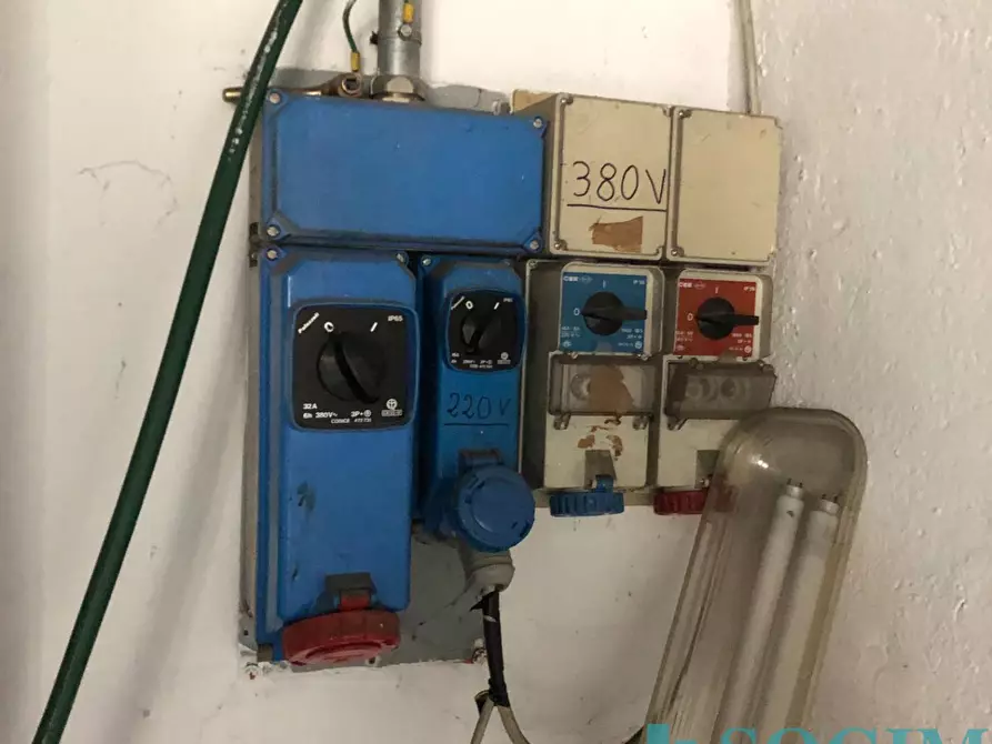 Immagine 30 di Capannone industriale in vendita  a Legnano