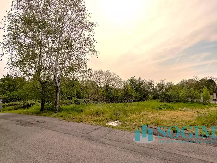 Immagine 3 di Terreno residenziale in vendita  in Via Ugo Foscolo a Carate Brianza