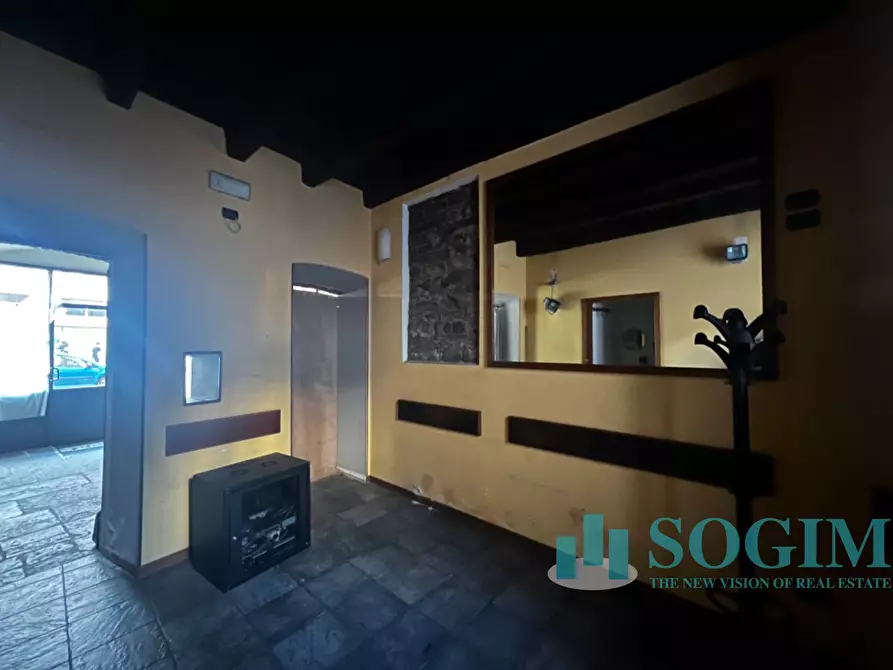 Immagine 21 di Negozio in vendita  in Via Milano a Como