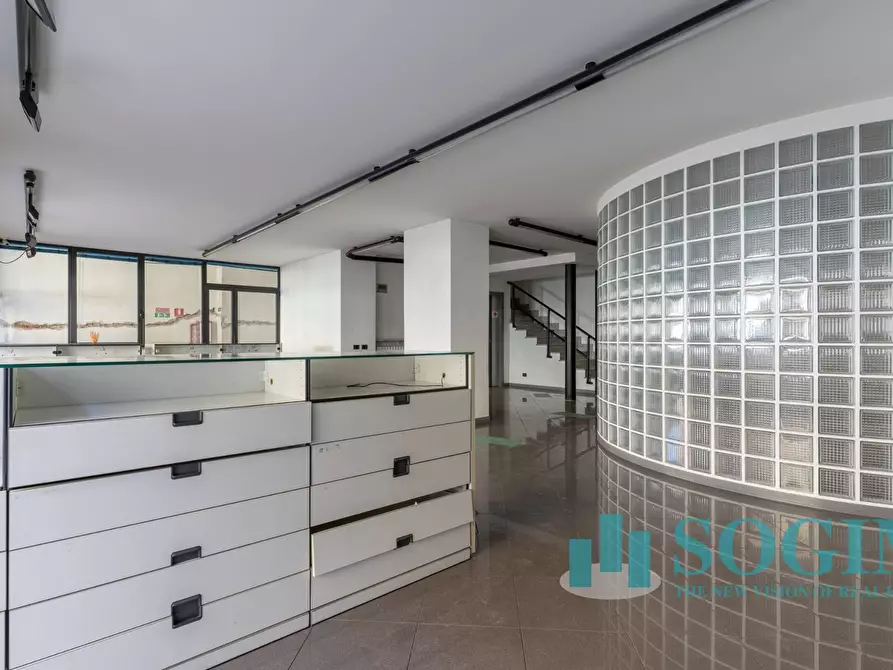 Immagine 21 di Locale commerciale in vendita  a Sesto San Giovanni