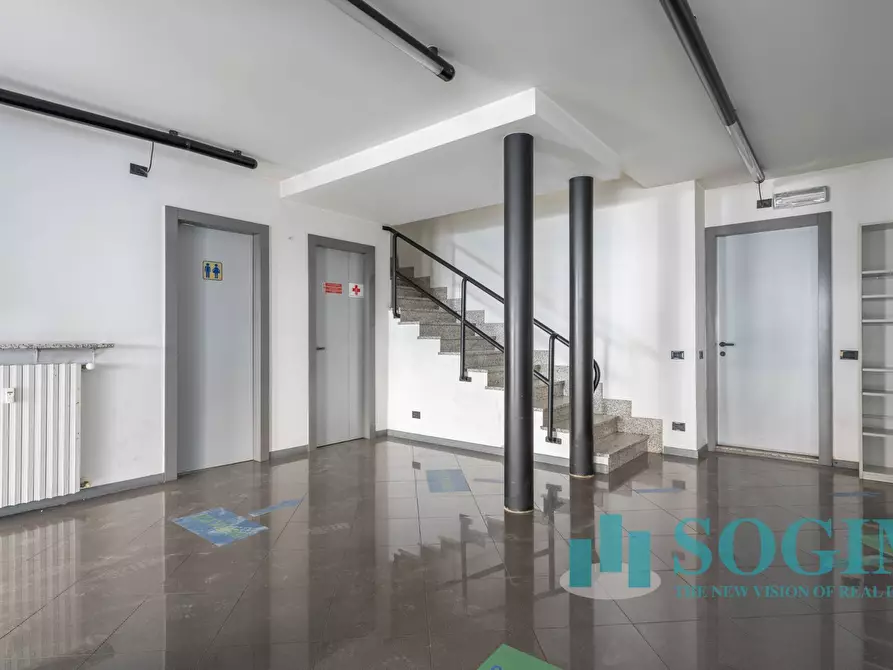 Immagine 22 di Locale commerciale in vendita  a Sesto San Giovanni