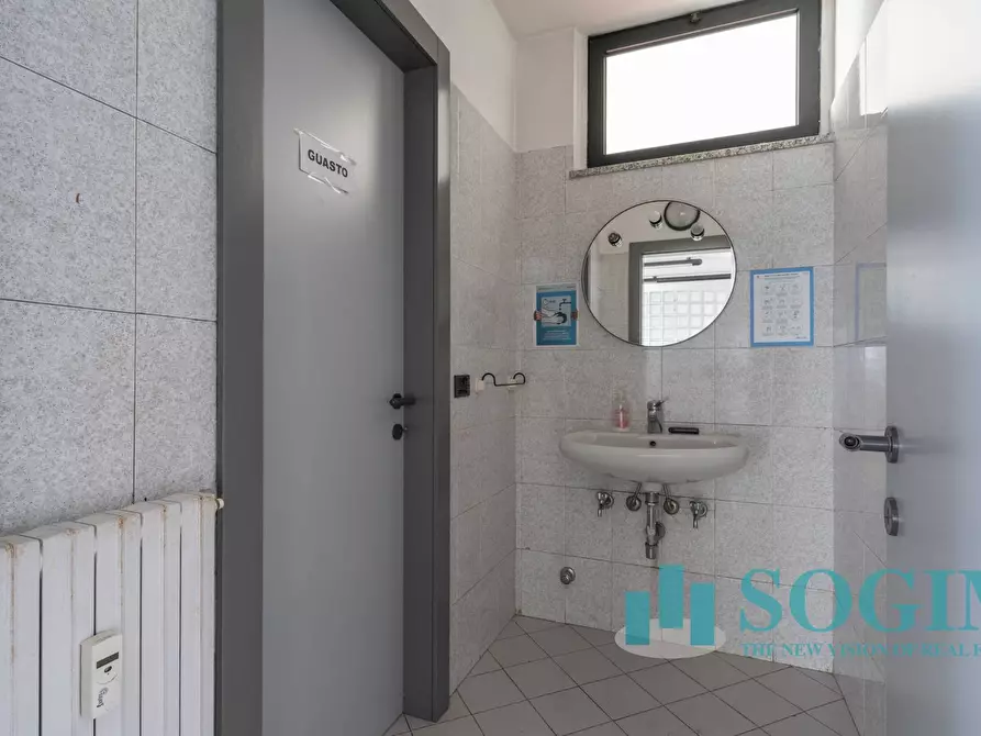 Immagine 23 di Locale commerciale in vendita  a Sesto San Giovanni