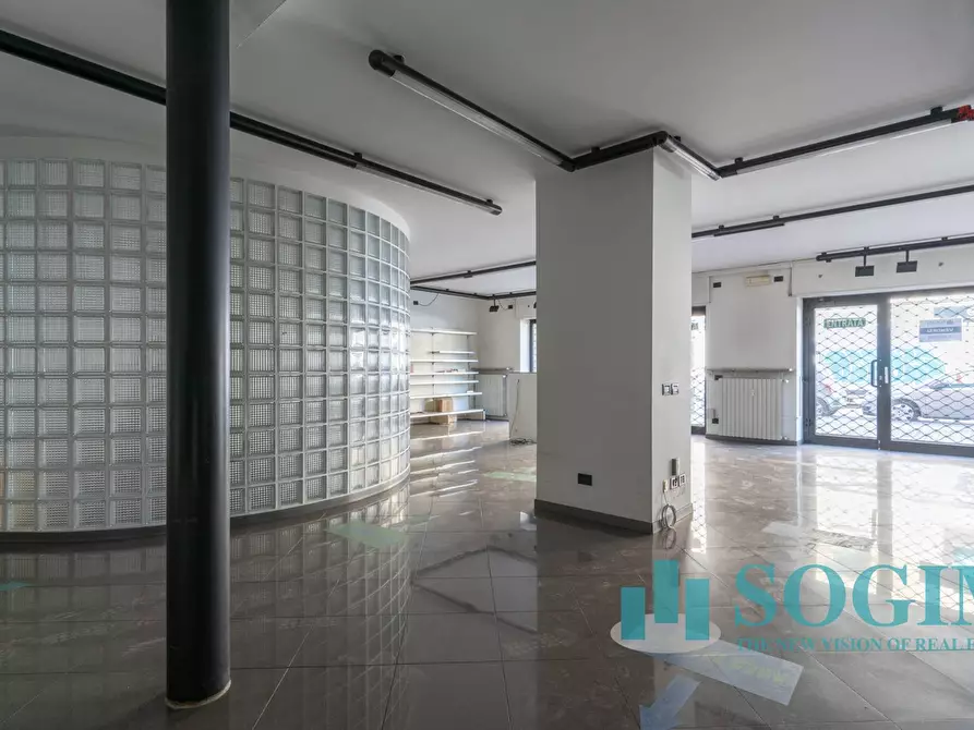 Immagine 24 di Locale commerciale in vendita  a Sesto San Giovanni