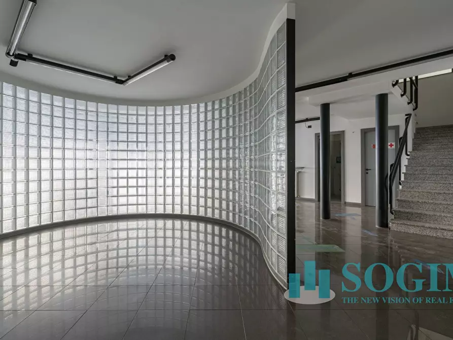 Immagine 25 di Locale commerciale in vendita  a Sesto San Giovanni