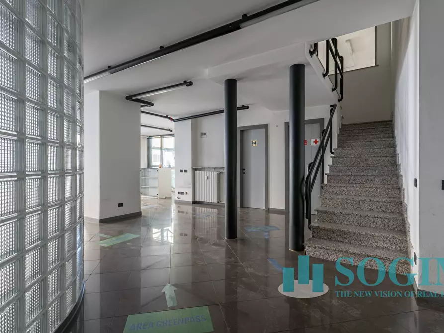 Immagine 26 di Locale commerciale in vendita  a Sesto San Giovanni