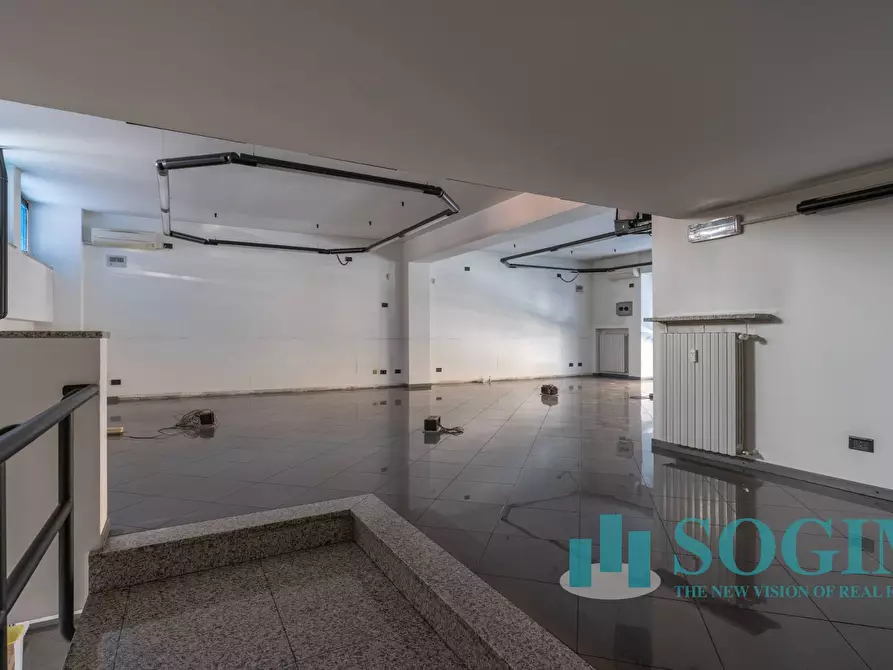 Immagine 27 di Locale commerciale in vendita  a Sesto San Giovanni