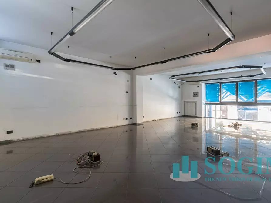 Immagine 30 di Locale commerciale in vendita  a Sesto San Giovanni