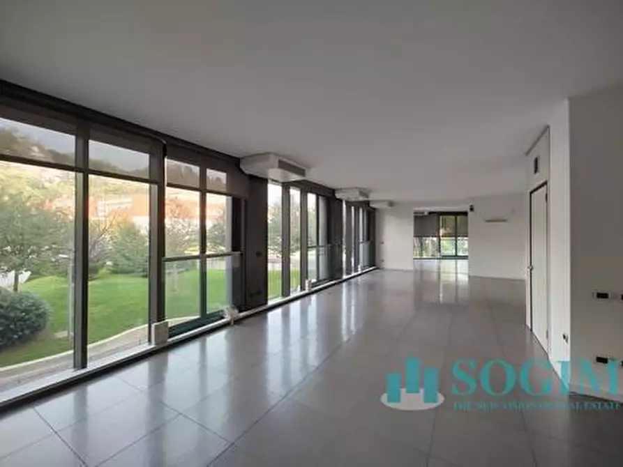 Immagine 11 di Ufficio in vendita  in Via Badone a Como