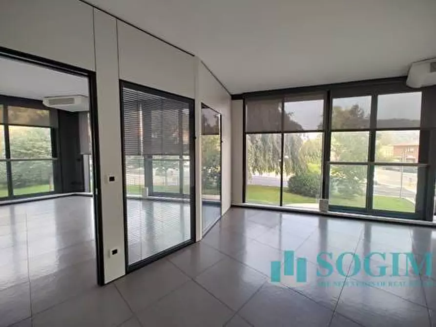 Immagine 12 di Ufficio in vendita  in Via Badone a Como