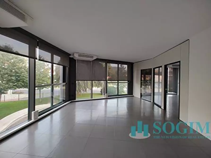 Immagine 13 di Ufficio in vendita  in Via Badone a Como