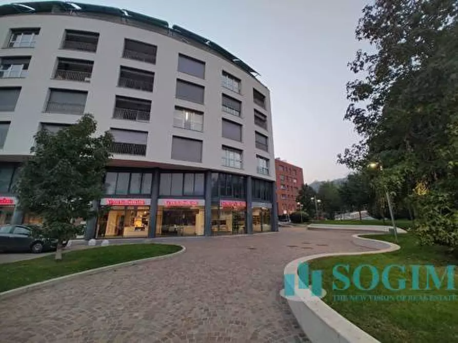 Immagine 14 di Ufficio in vendita  in Via Badone a Como