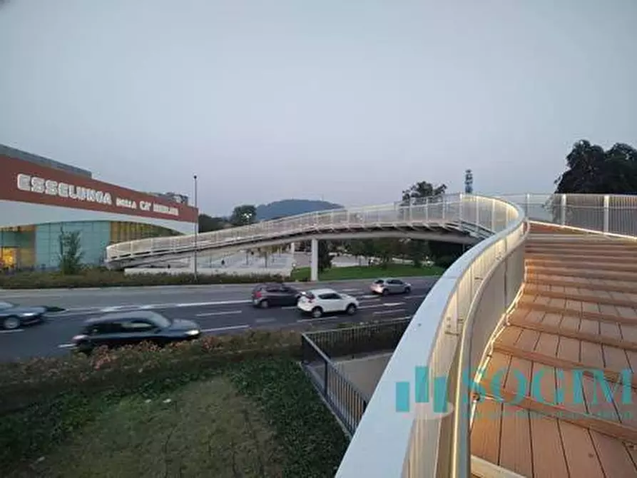 Immagine 3 di Ufficio in vendita  in Via Badone a Como