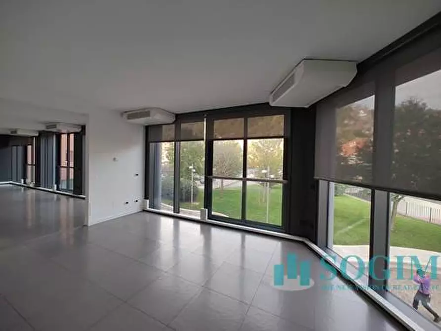 Immagine 6 di Ufficio in vendita  in Via Badone a Como