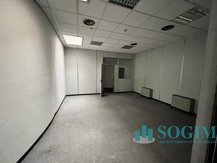 Immagine 14 di Locale commerciale in affitto  in via europa a Cusago