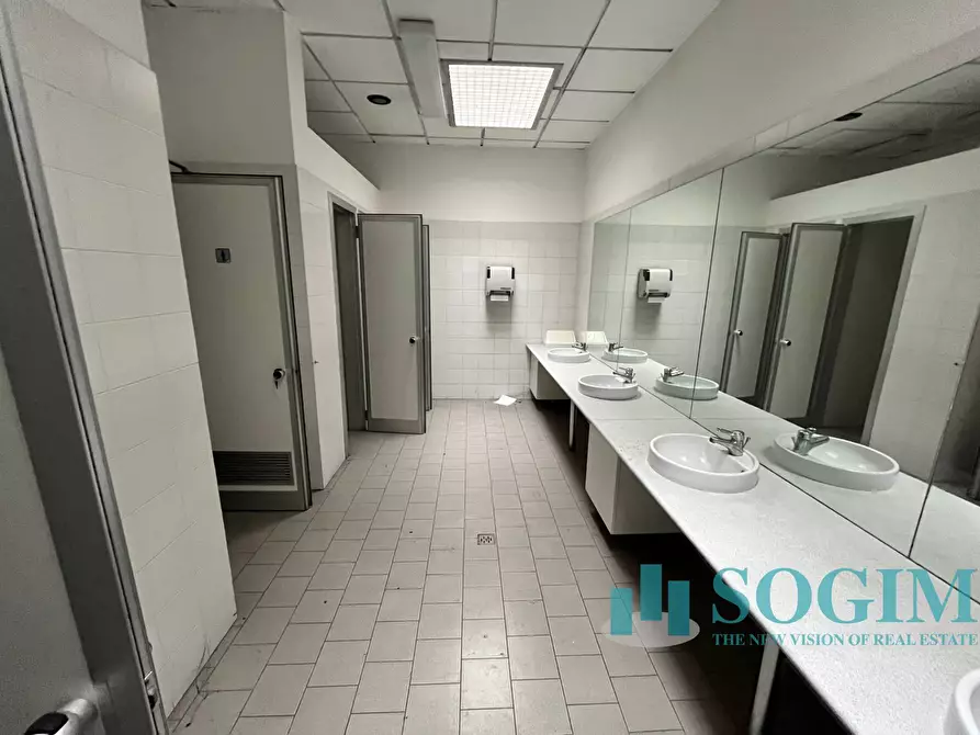 Immagine 17 di Locale commerciale in affitto  in via europa a Cusago