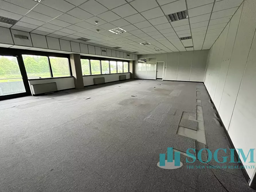 Immagine 21 di Locale commerciale in affitto  in via europa a Cusago