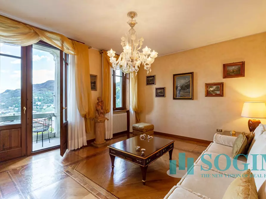 Immagine 20 di Villa in vendita  in Via Dei Villini a Como