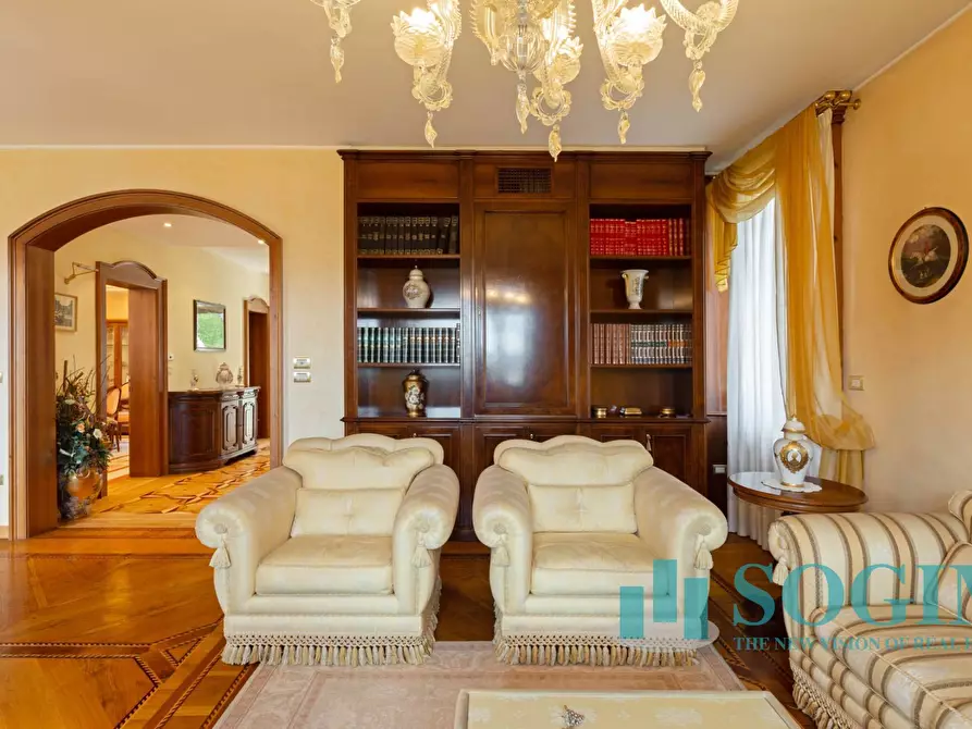 Immagine 22 di Villa in vendita  in Via Dei Villini a Como