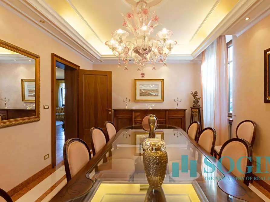 Immagine 27 di Villa in vendita  in Via Dei Villini a Como