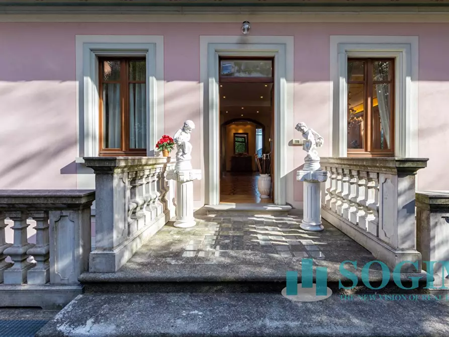 Immagine 24 di Villa in vendita  in Via Dei Villini a Como