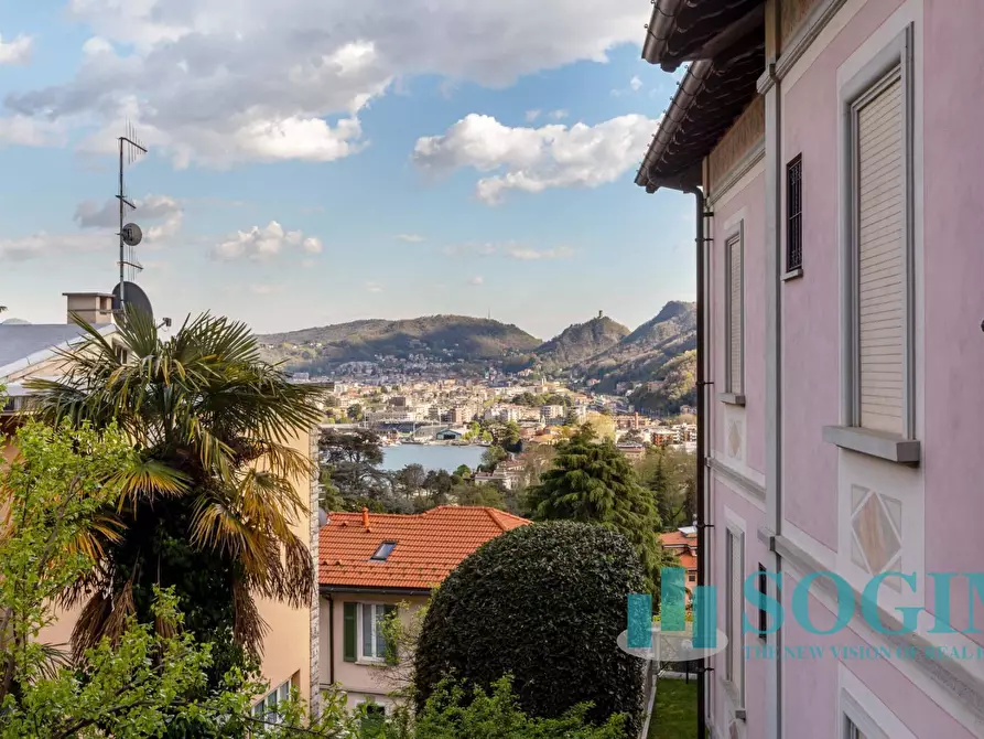 Immagine 29 di Villa in vendita  in Via Dei Villini a Como