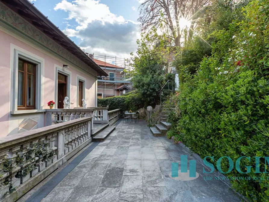 Immagine 30 di Villa in vendita  in Via Dei Villini a Como