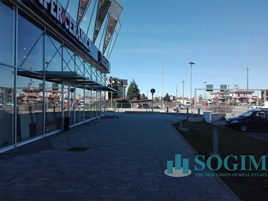 Immagine 7 di Locale commerciale in affitto  in Via Italia a Busnago