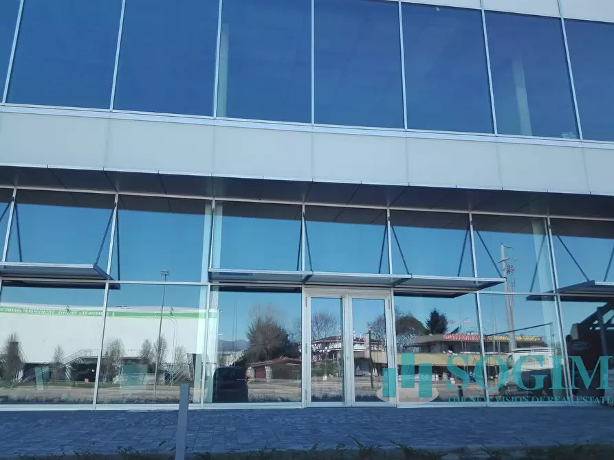 Immagine 9 di Locale commerciale in affitto  in Via Italia a Busnago