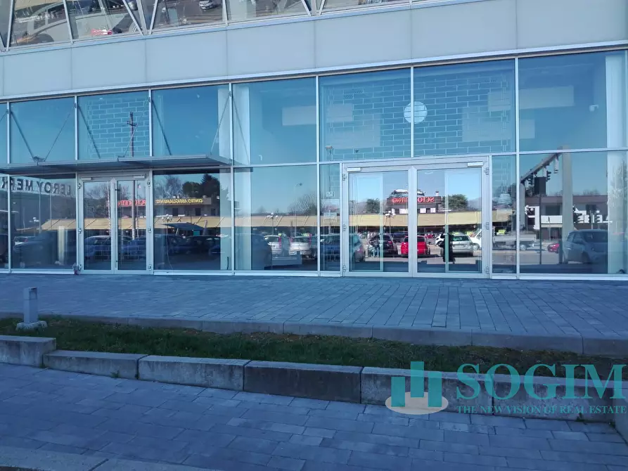 Immagine 11 di Locale commerciale in affitto  in Via Italia a Busnago