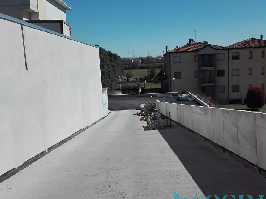 Immagine 15 di Locale commerciale in affitto  in Via Italia a Busnago