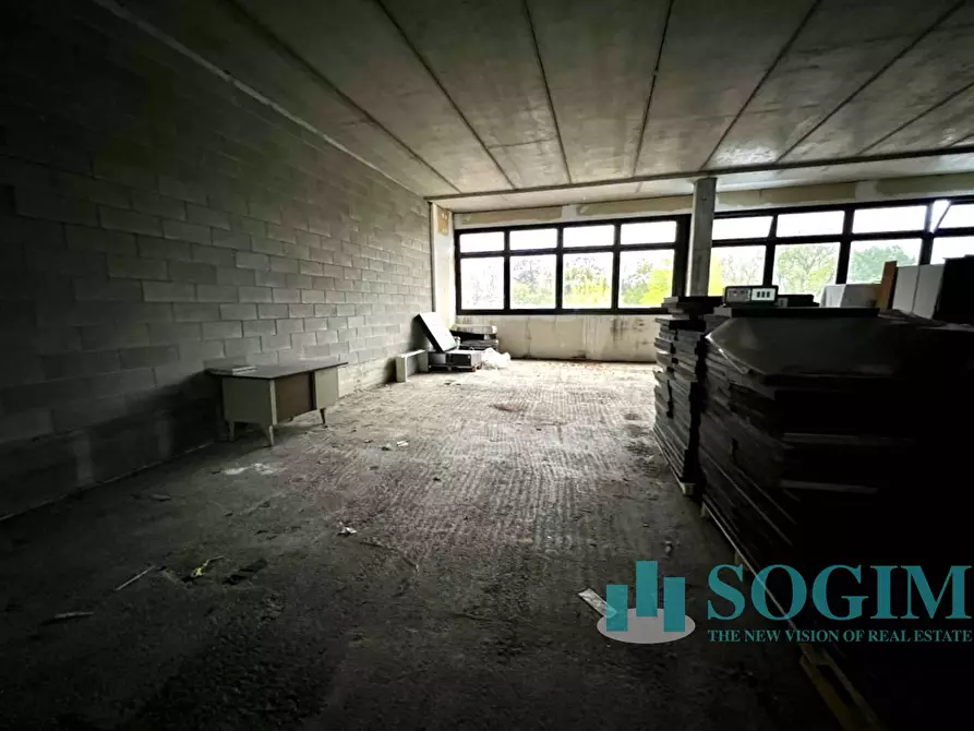 Immagine 9 di Magazzino in vendita  in via ticino a Senna Comasco