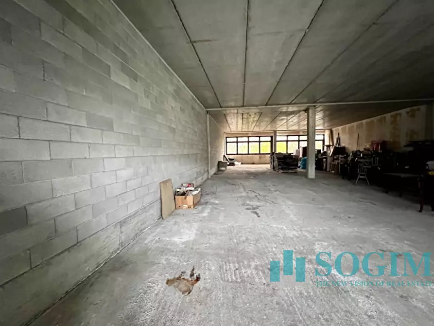 Immagine 8 di Magazzino in vendita  in via ticino a Senna Comasco