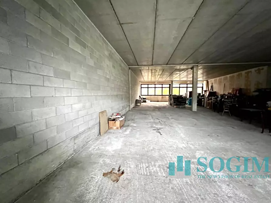 Immagine 10 di Magazzino in vendita  in via ticino a Senna Comasco