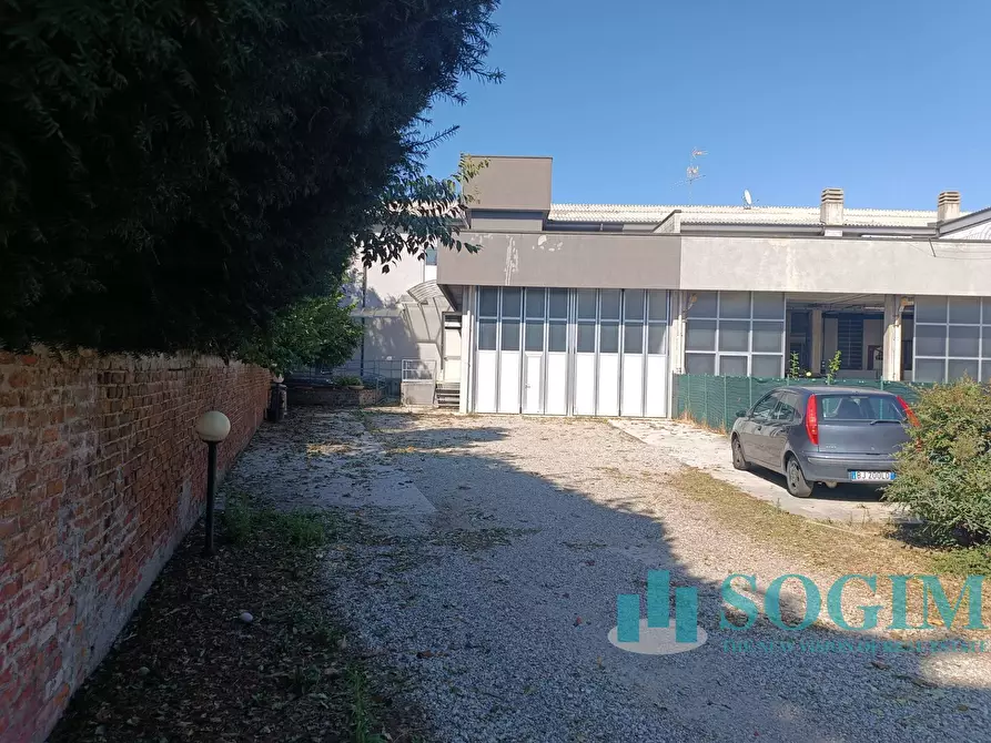 Immagine 14 di Locale commerciale in vendita  in Via Varesina a Mozzate