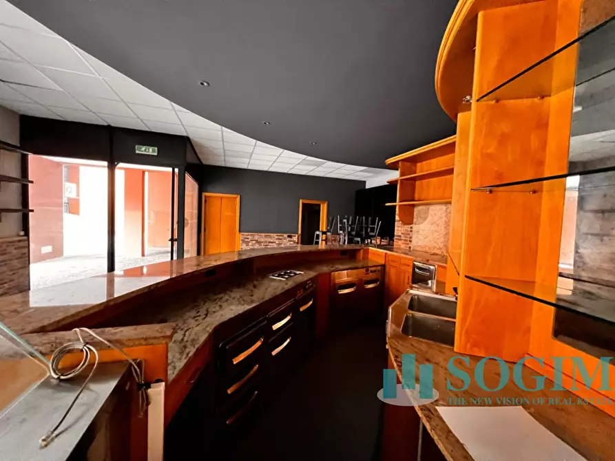 Immagine 7 di Negozio in vendita  in Via anzani a Como