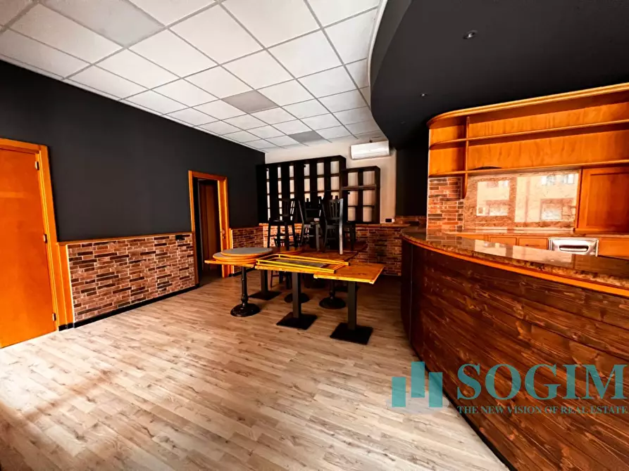 Immagine 18 di Negozio in vendita  in Via anzani a Como