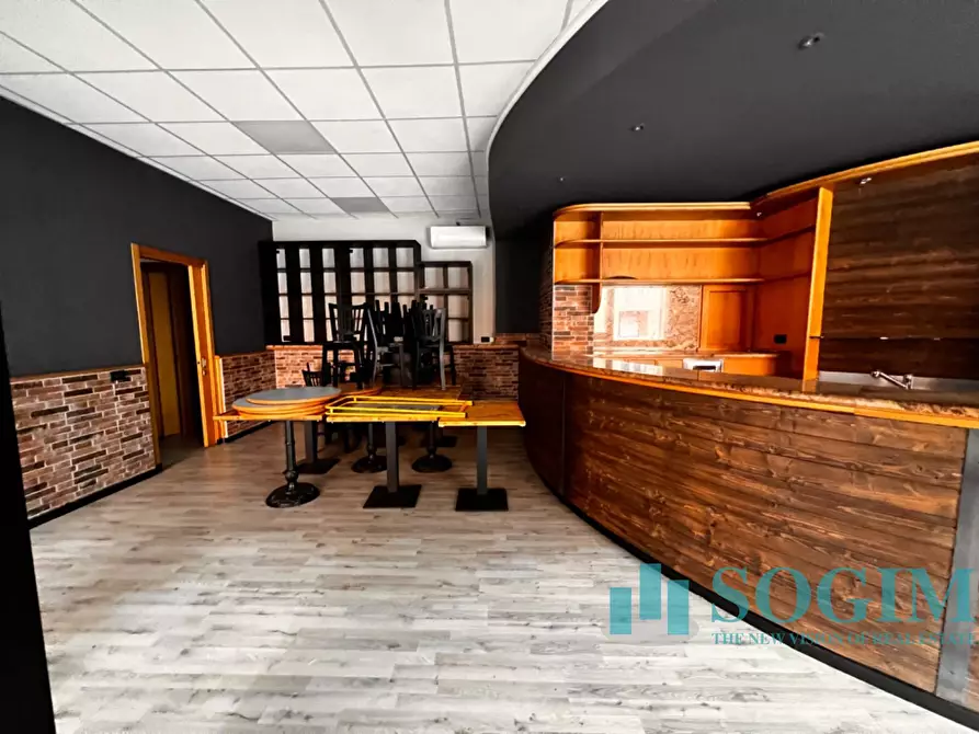 Immagine 21 di Negozio in vendita  in Via anzani a Como