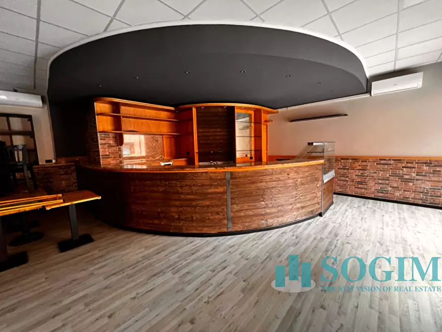 Immagine 24 di Negozio in vendita  in Via anzani a Como