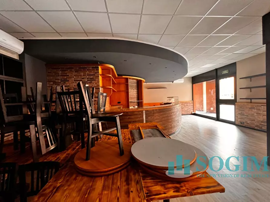 Immagine 20 di Negozio in affitto  in Via anzani a Como