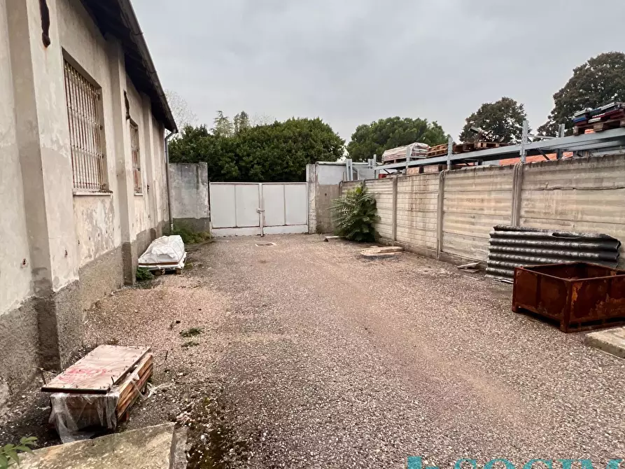 Immagine 3 di Capannone industriale in vendita  in via varese a Inveruno