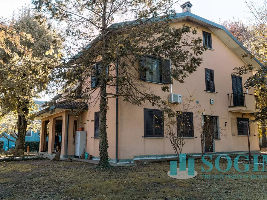 Immagine 1 di Villa in vendita  in Via Marconi a Pessano Con Bornago
