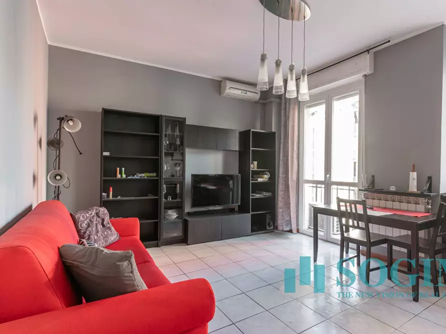 Immagine 1 di Appartamento in vendita  in Via Fratelli Camillo E Giannino Antona Traversi a Milano