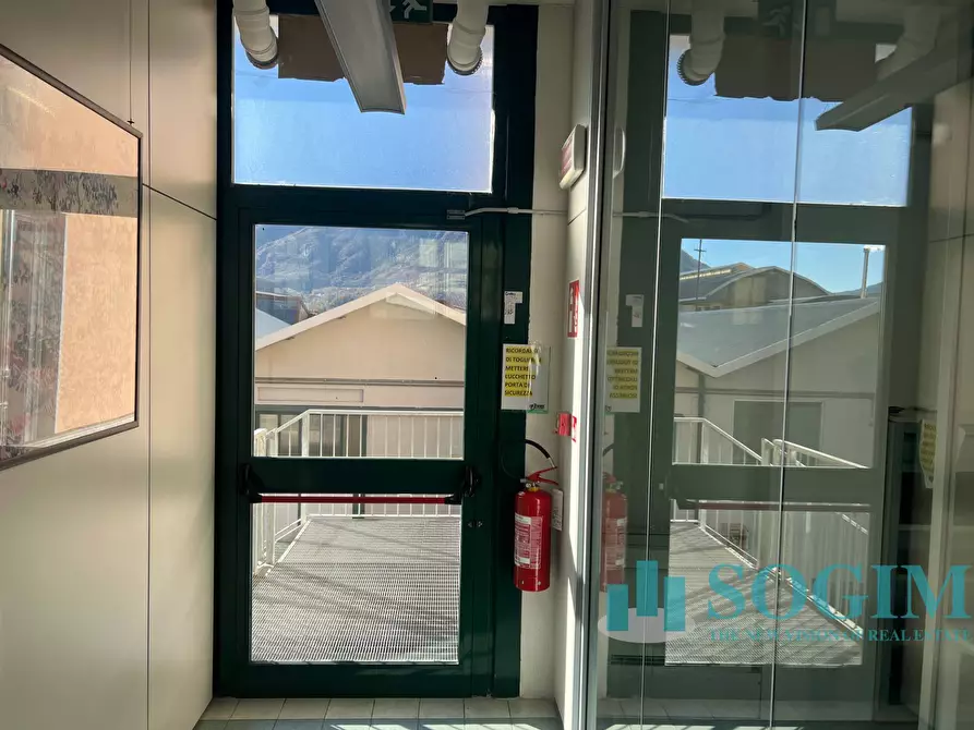 Immagine 26 di Attività commerciale in affitto  a Lecco