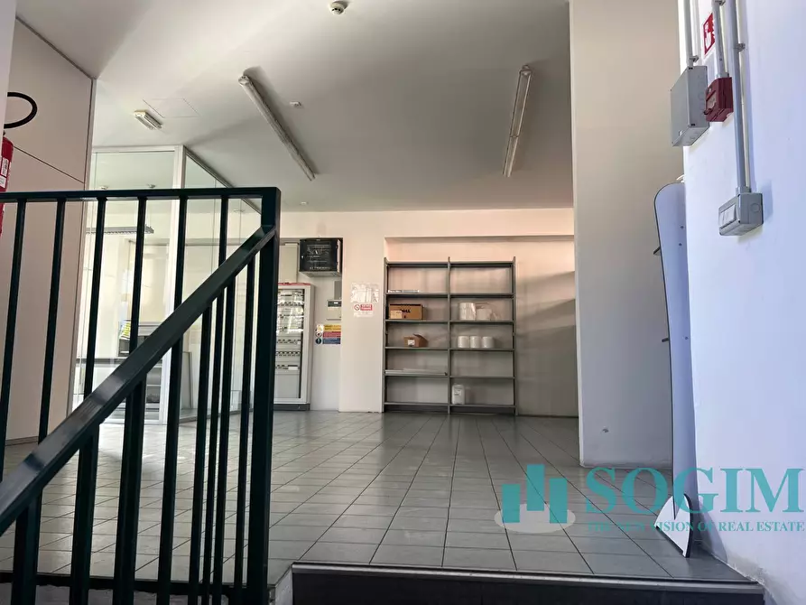 Immagine 27 di Attività commerciale in affitto  a Lecco
