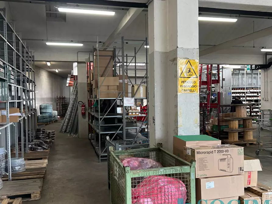 Immagine 29 di Attività commerciale in affitto  a Lecco