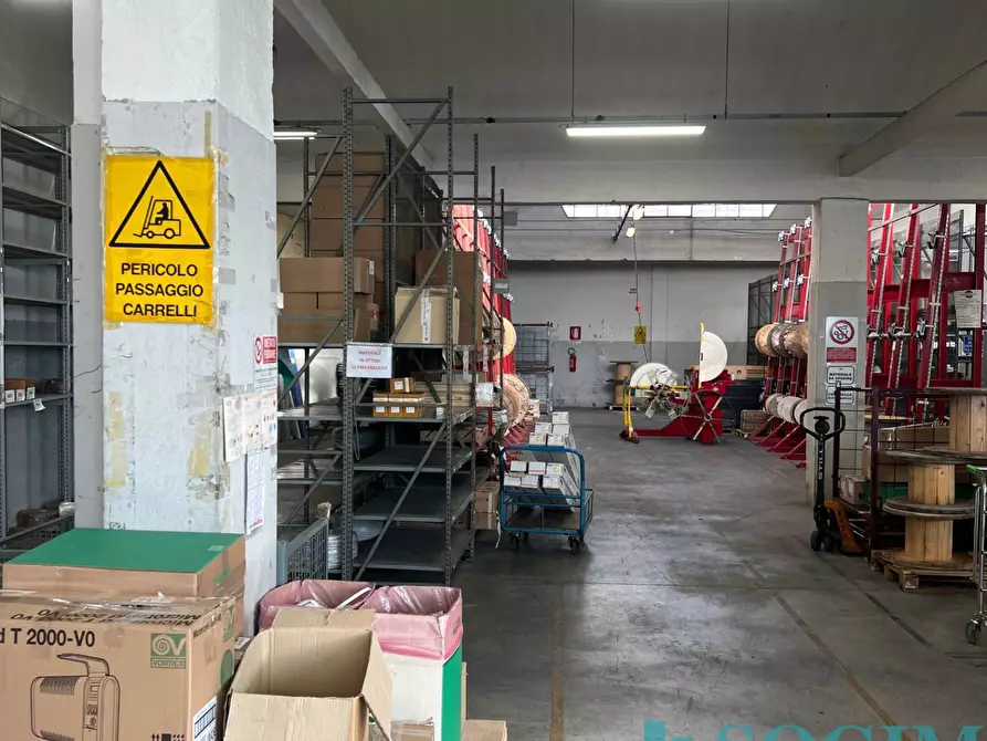 Immagine 30 di Attività commerciale in affitto  a Lecco