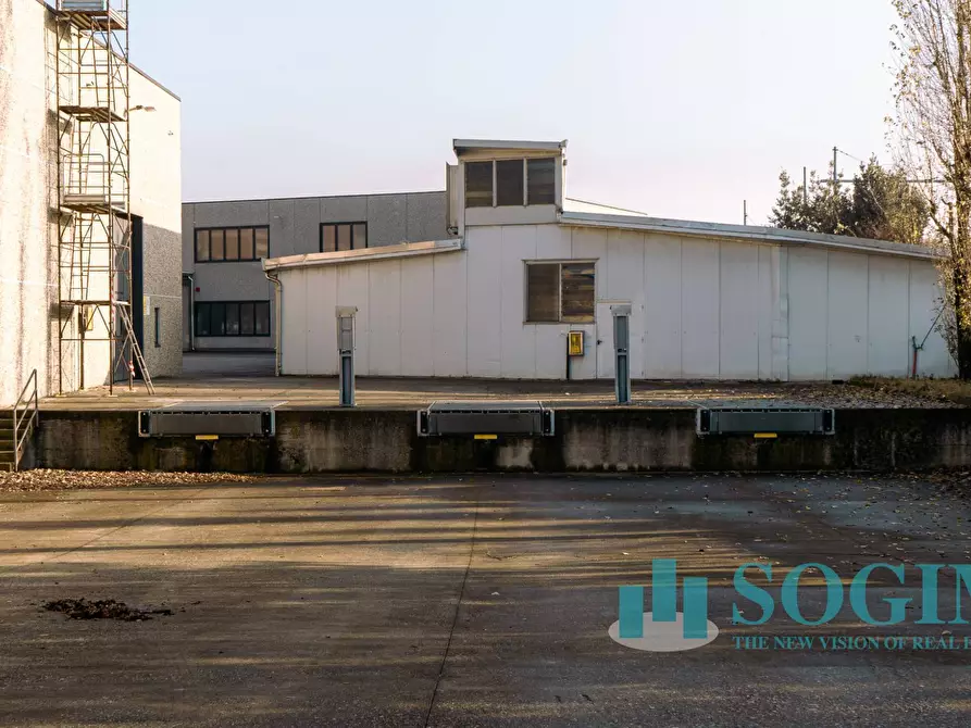 Immagine 11 di Capannone industriale in vendita  a Lissone